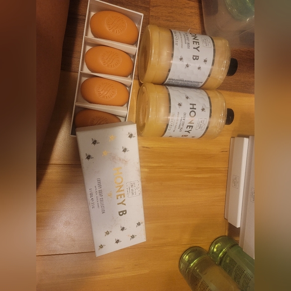 Scottish Fine Soap Honey B You Choose: Scrub, Wash, Lotion OR 4pc Bar Soap Set - Picture 12 of 16